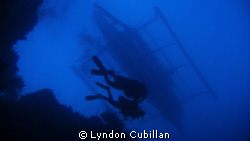 While I was doing my safety stop, i look up and took this... by Lyndon Cubillan 